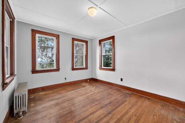 Building Photo - 20 Evergreen Ln