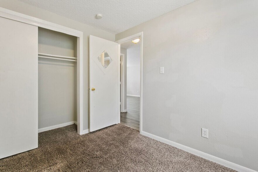 Building Photo - 330 Vehr Dr