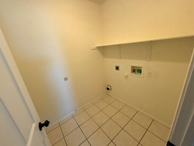 Building Photo - 116 Spur Cove