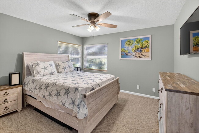 Building Photo - 6701 Hillside Ln