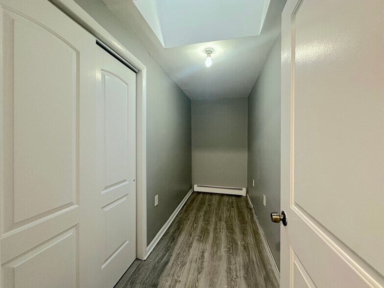 Building Photo - 163 Chambers St