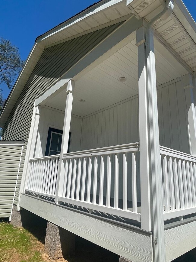 Building Photo - Brand New Home - Brooks Cove Subdivision -...