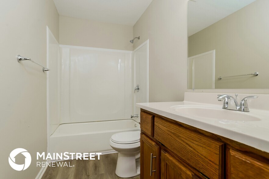 Building Photo - 1001 E Madelyn Dr