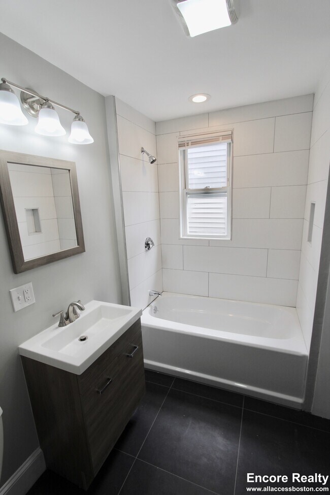 Building Photo - 15 Elder St