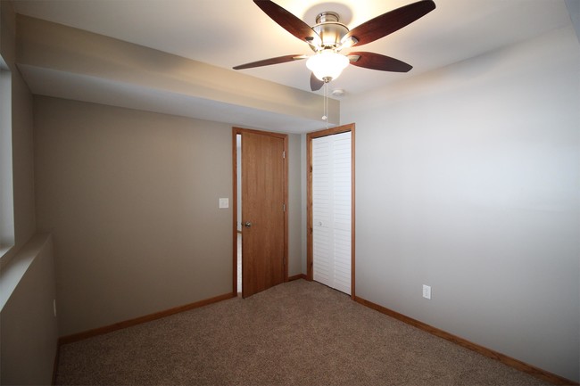 Building Photo - 10515 Pond Curve