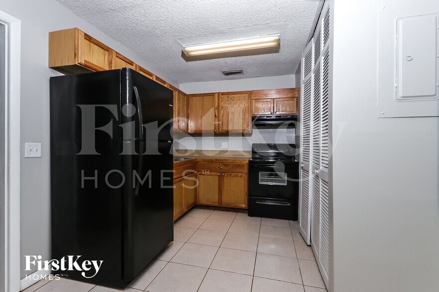 Building Photo - 438 SE Streamlet Ave