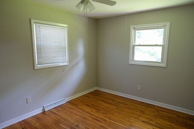 Building Photo - 6 Hardale Ln