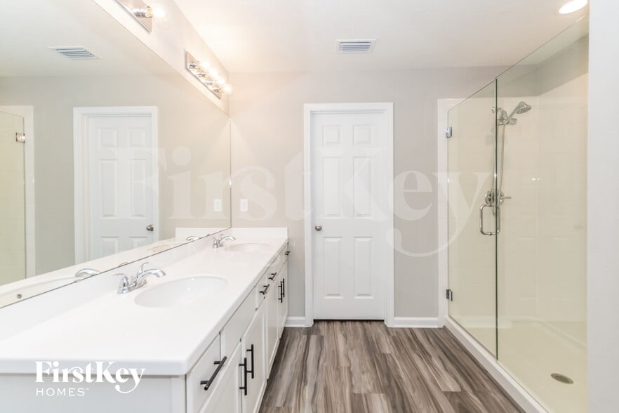 Building Photo - 2081 Amberly Dr
