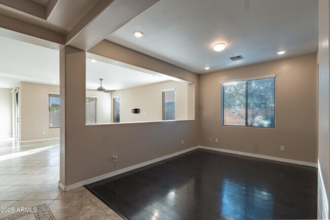 Building Photo - 453 W Lantana Pl