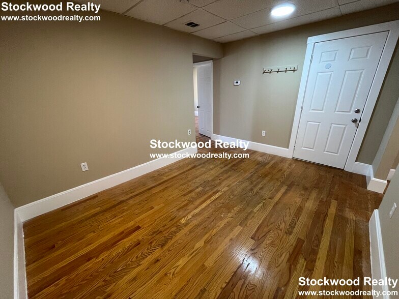 Building Photo - 933 Dorchester Ave