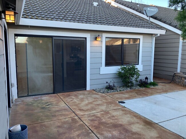 Building Photo - 3600 Thomas More Way