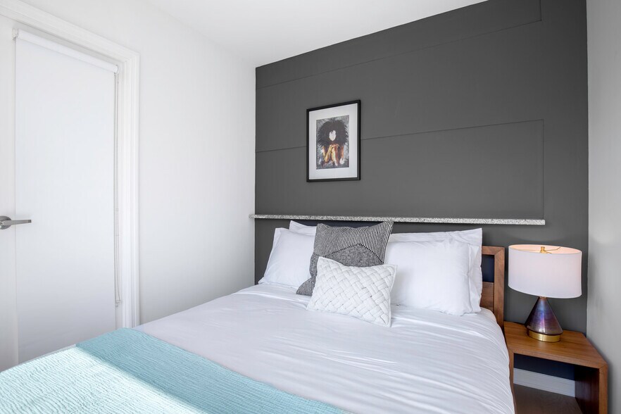 Building Photo - 400 Chambers St