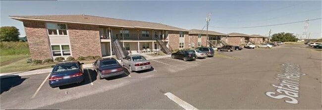 Building Photo - 16932 W Main St