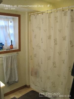 Building Photo - 1651 W Wrightwood Ave