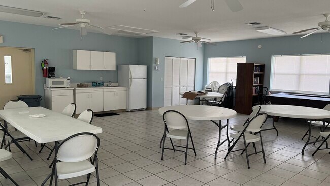 Building Photo - 1532 SE Royal Green Cir