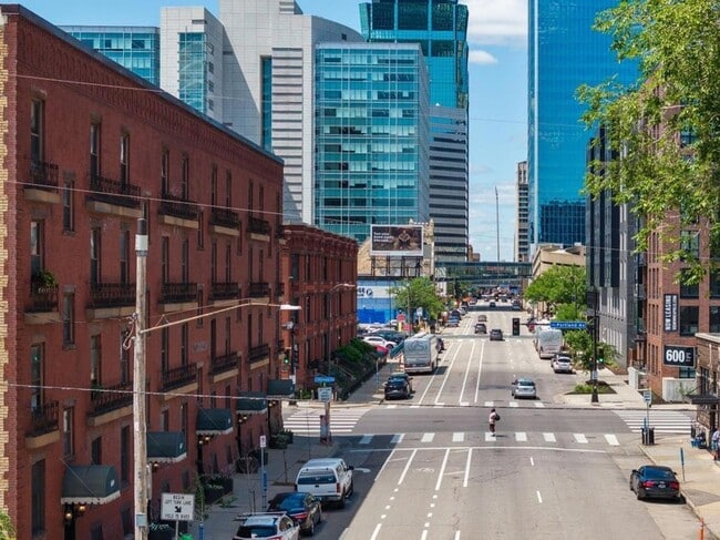 Building Photo - 609 S 9th St