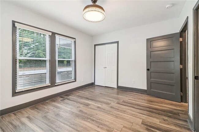 Building Photo - 1393 Westview Dr SW