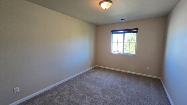 Building Photo - Gated Somersett Home with a View!