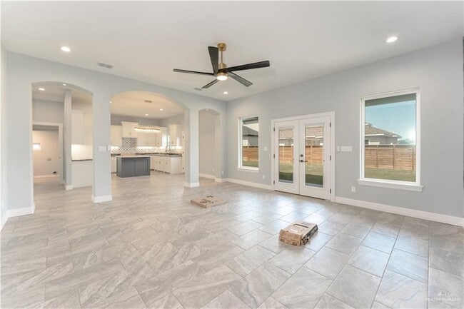 Building Photo - 1711 Lago Delton