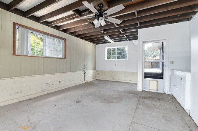 Building Photo - Beautiful 3B/3B Westside Atascadero