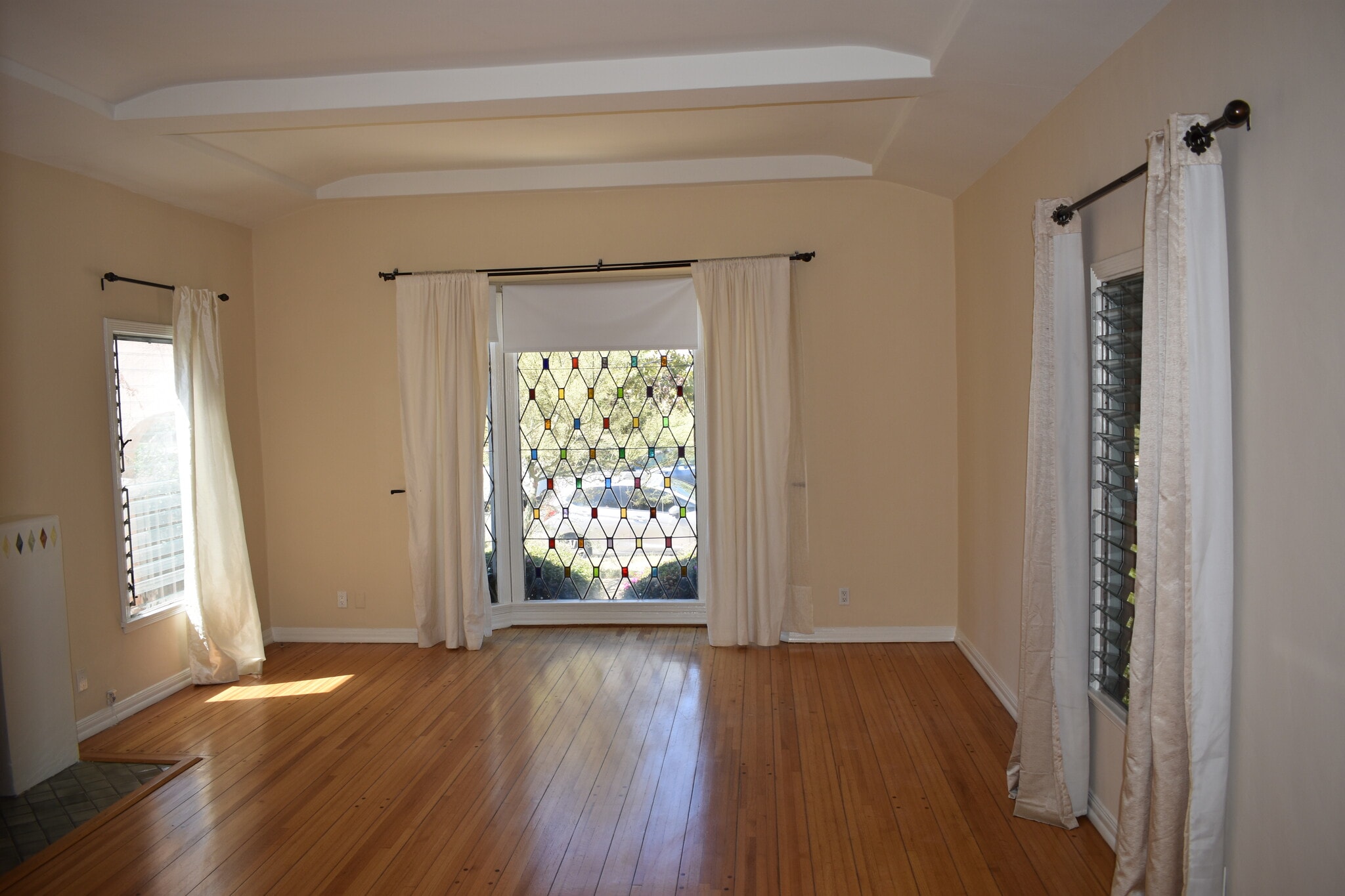 Living Room - 538 N Detroit St