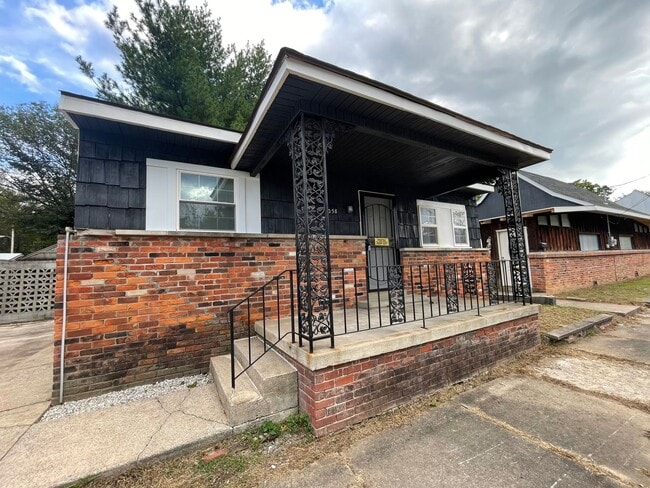 Building Photo - House in Paducah city limits 2–1