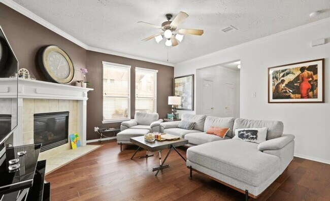 Building Photo - 7402 Hollister Rdg