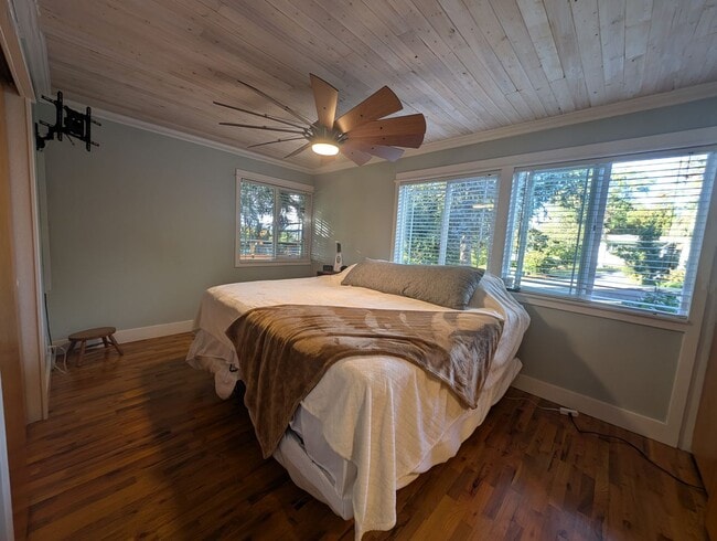 Building Photo - Stunning 4-Bedroom Home in Desirable Central Kitsap Location