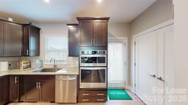 Building Photo - 3804 Sky Haven Dr