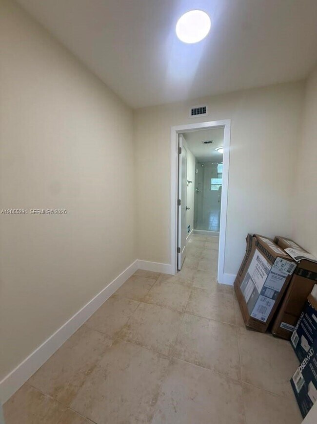 Building Photo - 9351 Fontainebleau Blvd