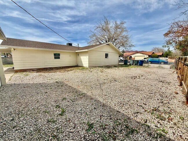 Building Photo - Pet-Friendly 4-BR Home in Santa Clara with RV Parking