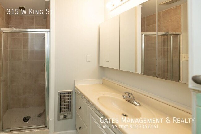 Building Photo - 315 W King St