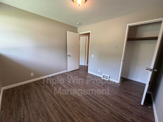 Building Photo - 10329 Chesley Dr