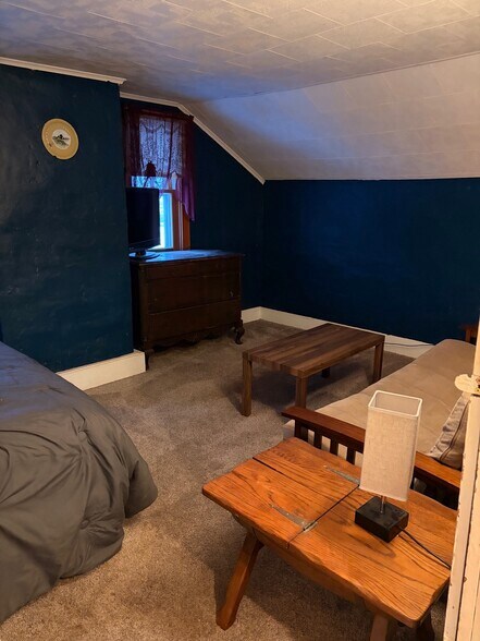 Building Photo - 2644 E Sherman Hollow Rd