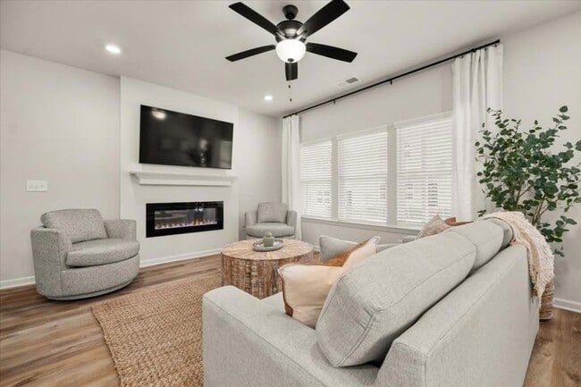 Building Photo - 299 Summit Dr W