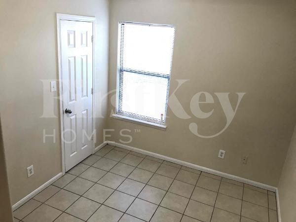 Building Photo - 2920 La Estancia Ln