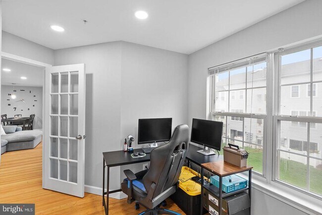 Building Photo - 645 Constellation Square SE