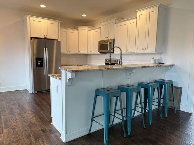 Building Photo - Beautiful Two-Story House in Woodbine - Fenced in Backyard