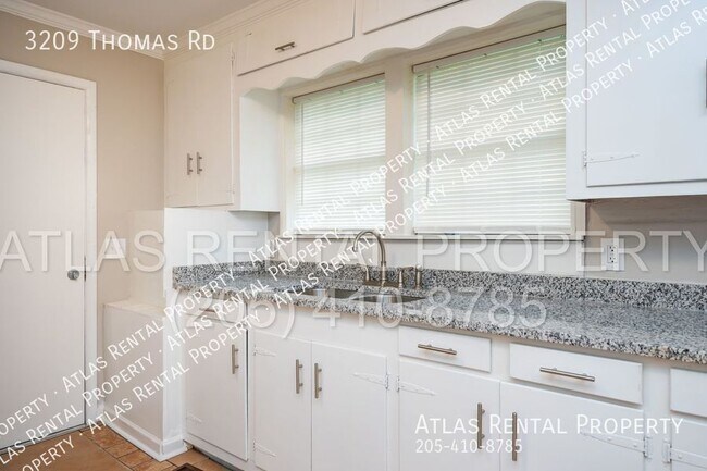 Building Photo - 3209 Thomas Rd
