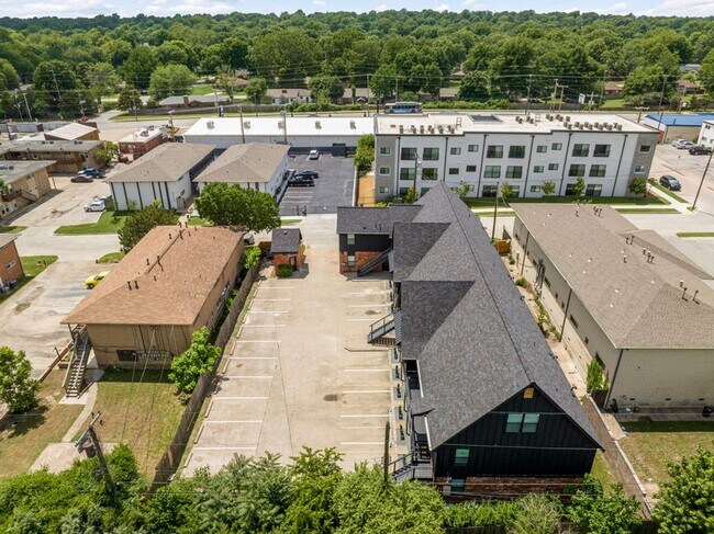 Building Photo - ONYX at 37th