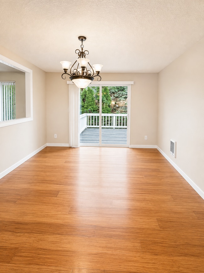 Building Photo - Beautiful 2 Bedroom 1 3/4 Bath Duplex in Gig Harbor!