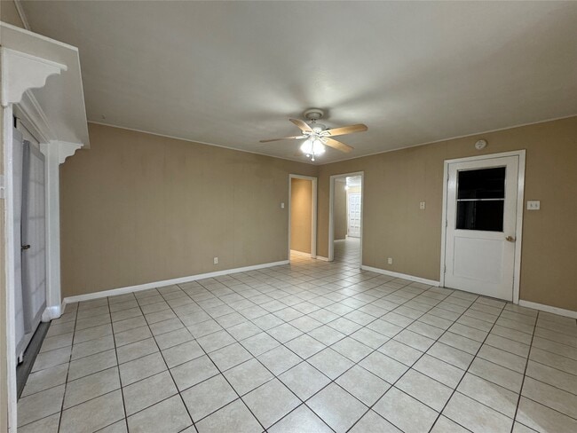 Building Photo - 1812 Dolphin Dr