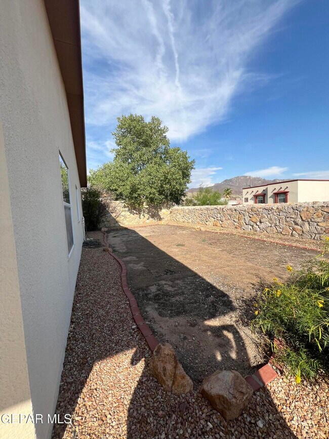 Building Photo - 6700 Hermoso Del Sol Dr