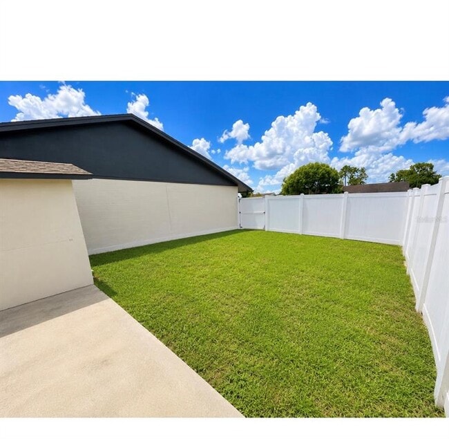 Building Photo - 8541 Briar Grove Cir