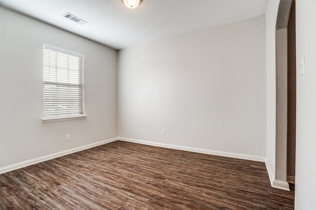 Building Photo - 1608 Kim Loan Dr