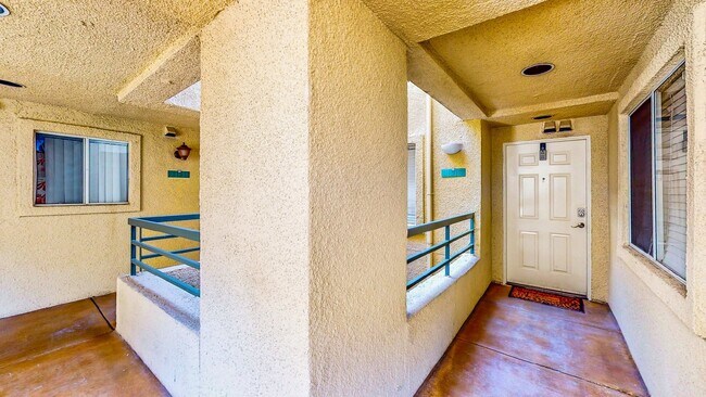 Building Photo - "Chic Las Vegas Condo Oasis: 1-Bedroom Gem with Granite Touch - 530 Sq Ft of Style!"