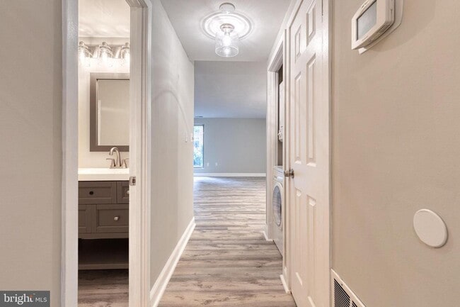 Building Photo - 2 Bed/2 Bath Patio Level Condo in Otterbei...