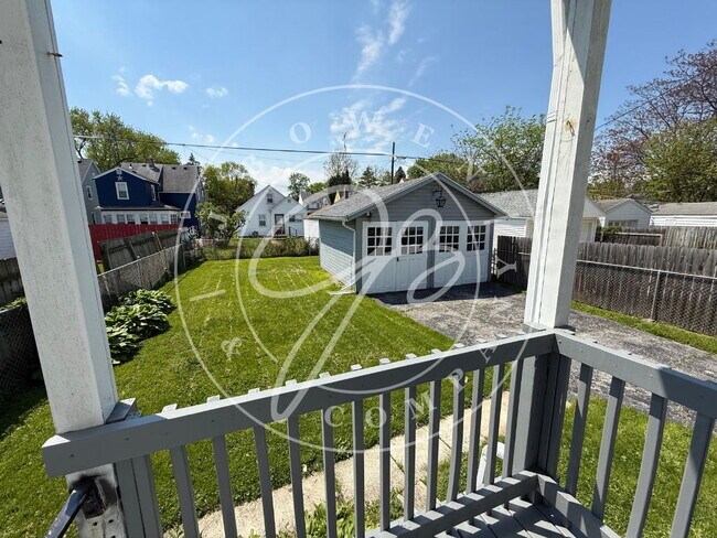 Building Photo - "Charming 3-Bedroom Gem with Granite countertops in West Toledo.