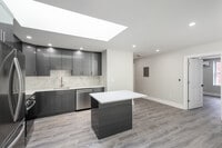 Interior Photo - 61 Bank St