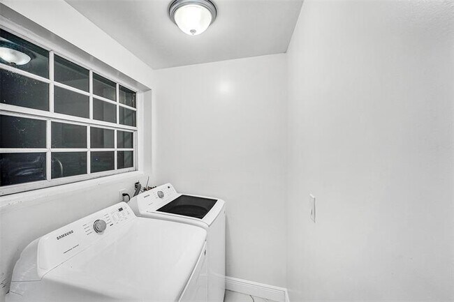Building Photo - 7251 Grandview Blvd